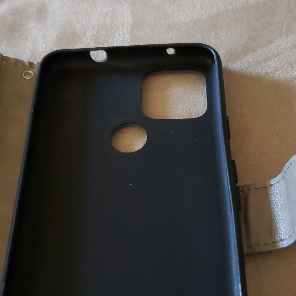 Cell Phone Cover. - Picture 3 of 8